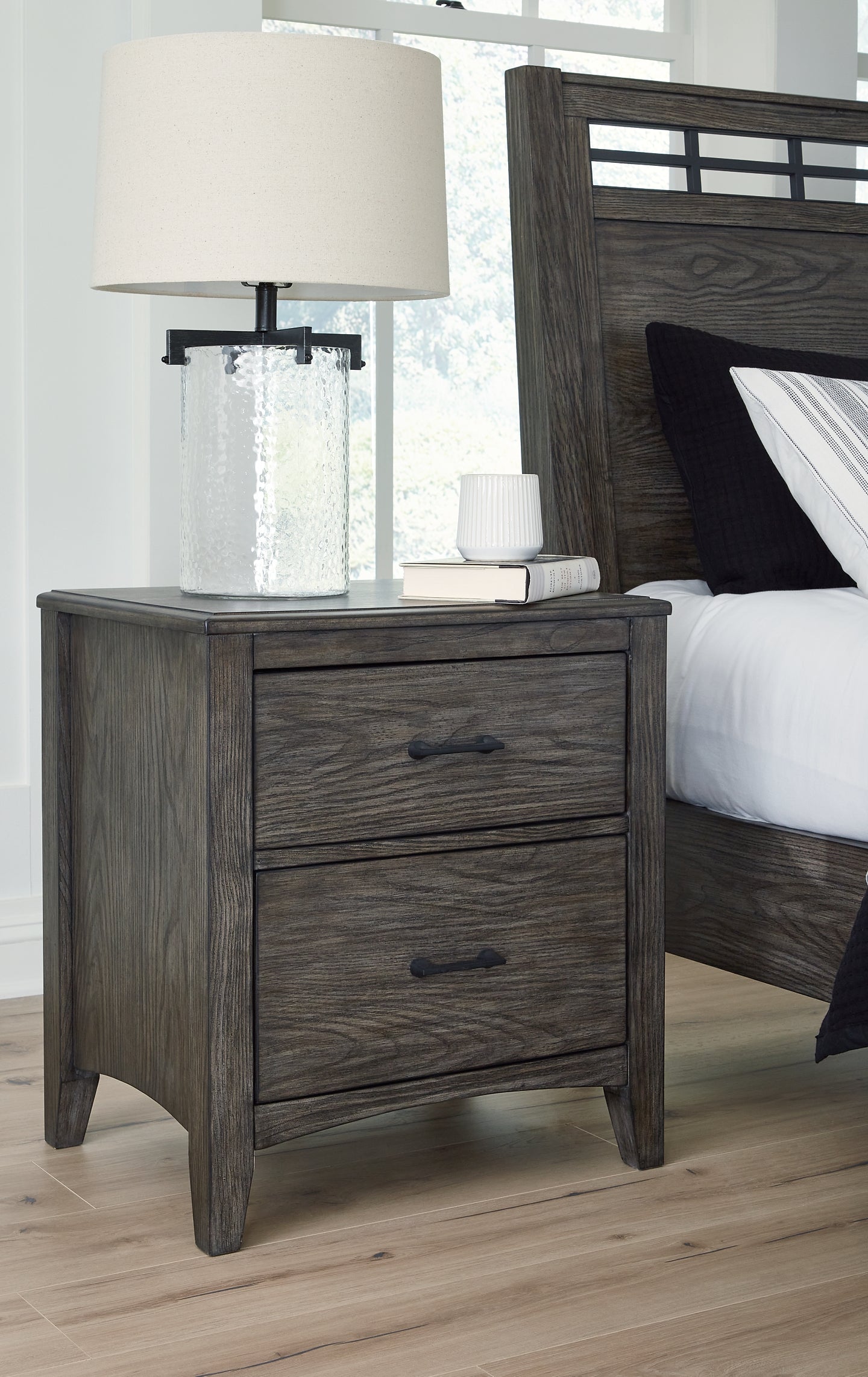 Montillan California Panel Bed With Mirrored Dresser And 2 Nightstands