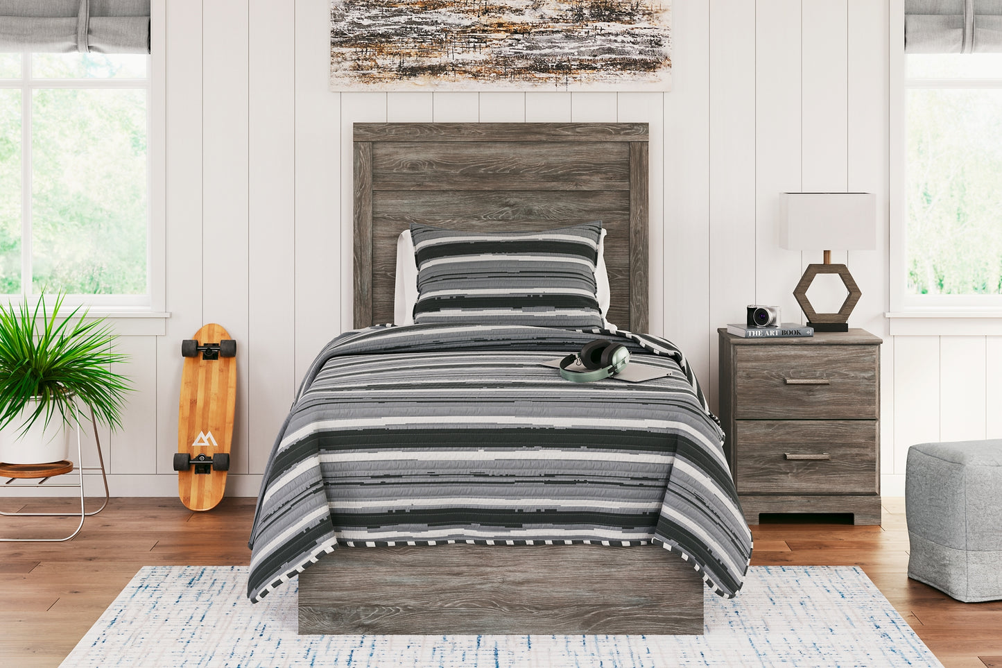 Ralinksi Panel Bed With Mirrored Dresser And 2 Nightstands