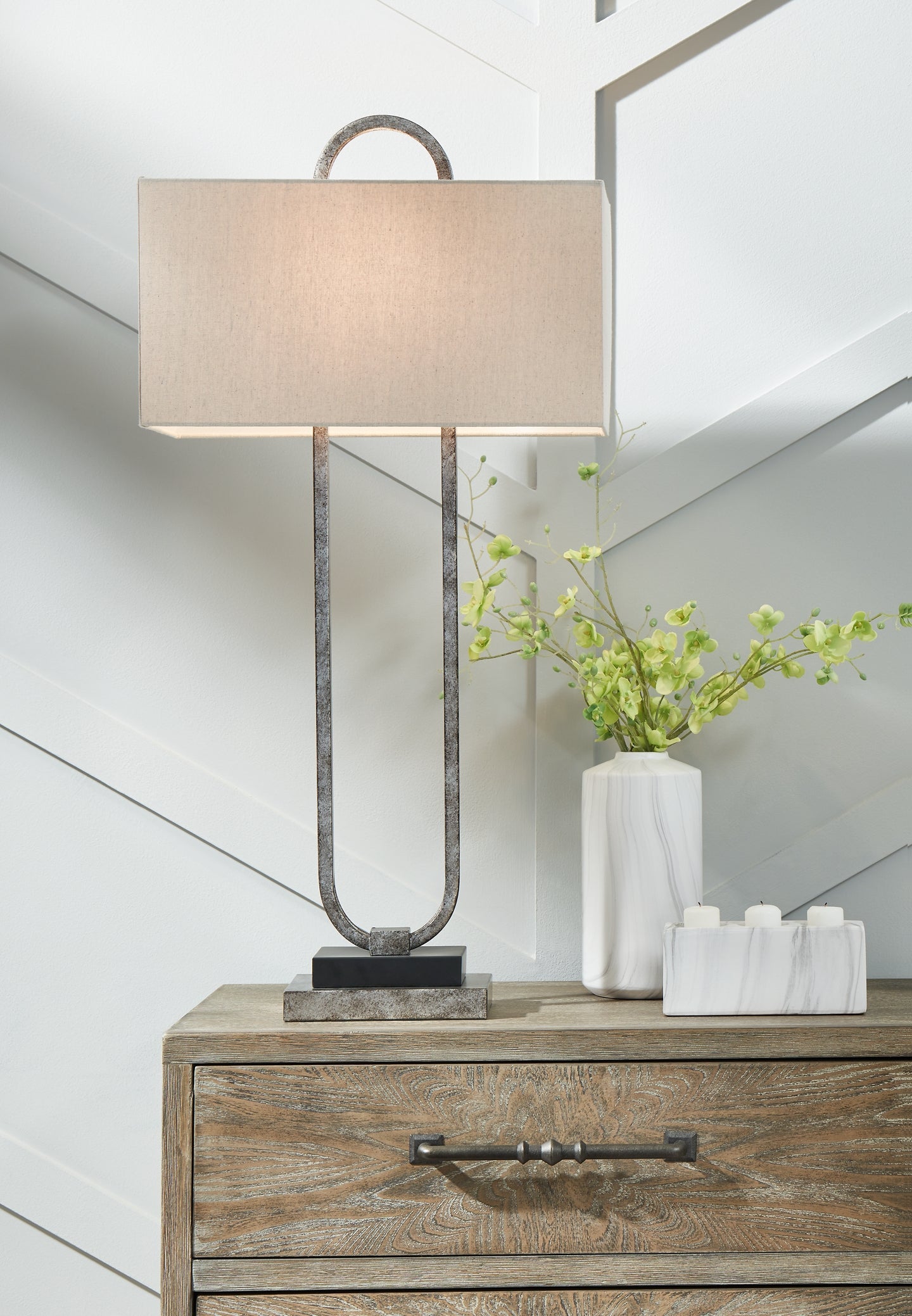 Bennish Metal Table Lamp (1/CN) Rent Wise Rent To Own Jacksonville, Florida