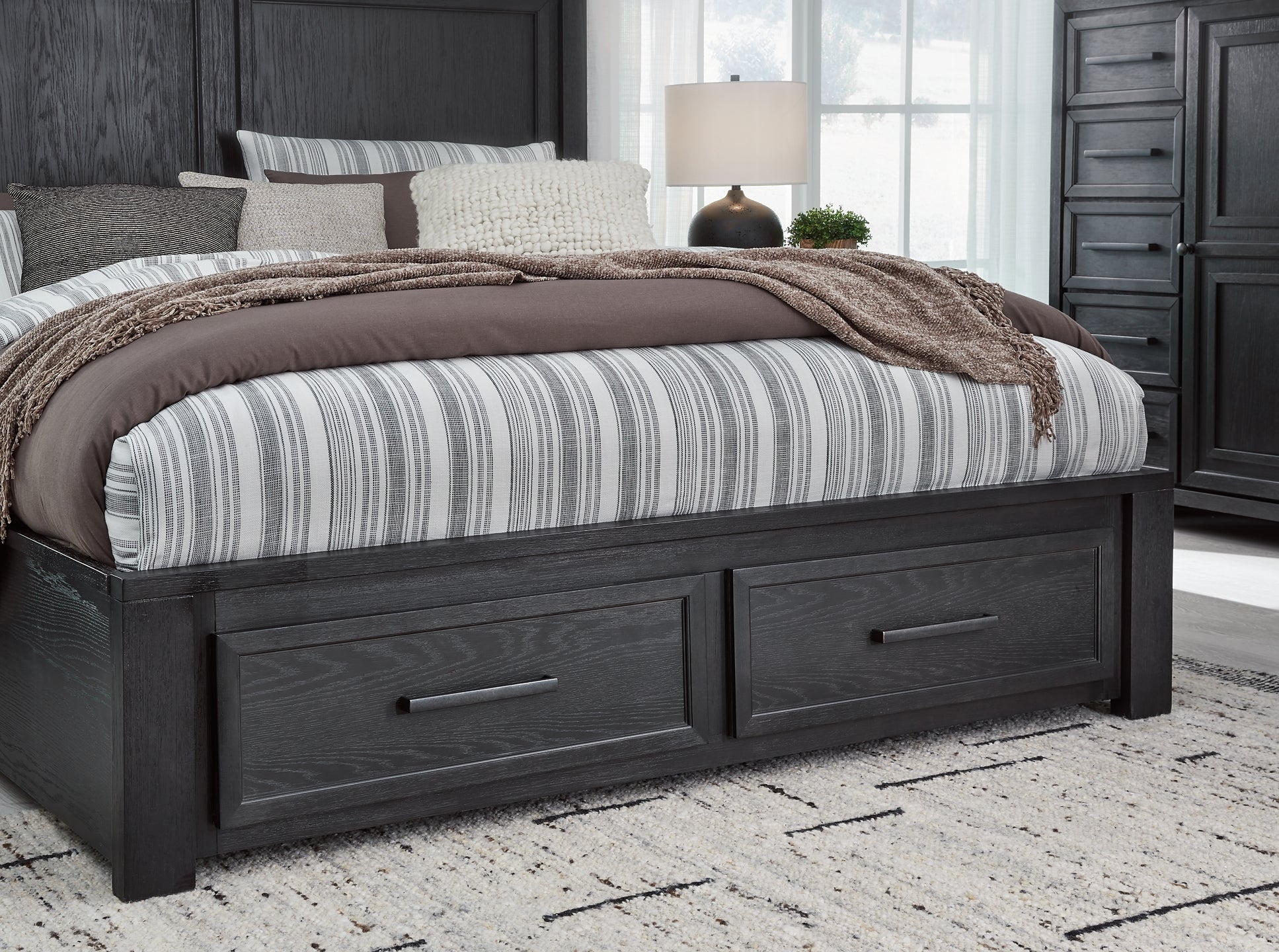 Foyland California King Panel Storage Bed with Mirrored Dresser, Chest and 2 Nightstands Rent Wise Rent To Own Jacksonville, Florida