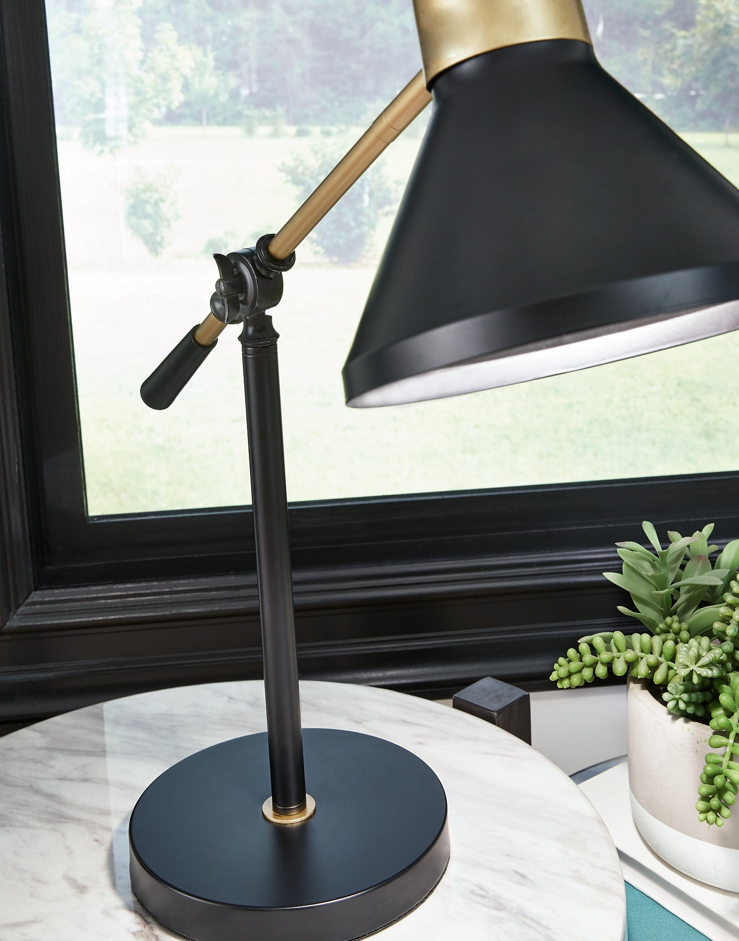 Garville Metal Desk Lamp (1/CN) Rent Wise Rent To Own Jacksonville, Florida