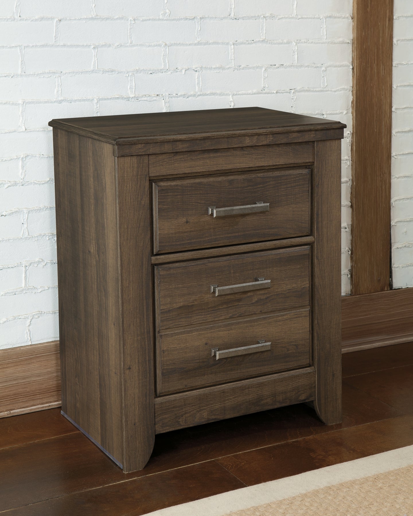 Juararo Queen Poster Bed with Mirrored Dresser and 2 Nightstands Rent Wise Rent To Own Jacksonville, Florida