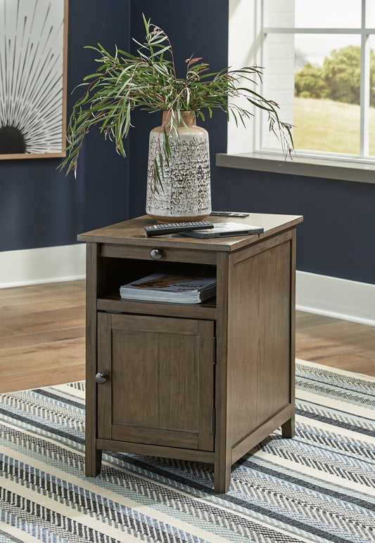 Treytown Chair Side End Table Rent Wise Rent To Own Jacksonville, Florida