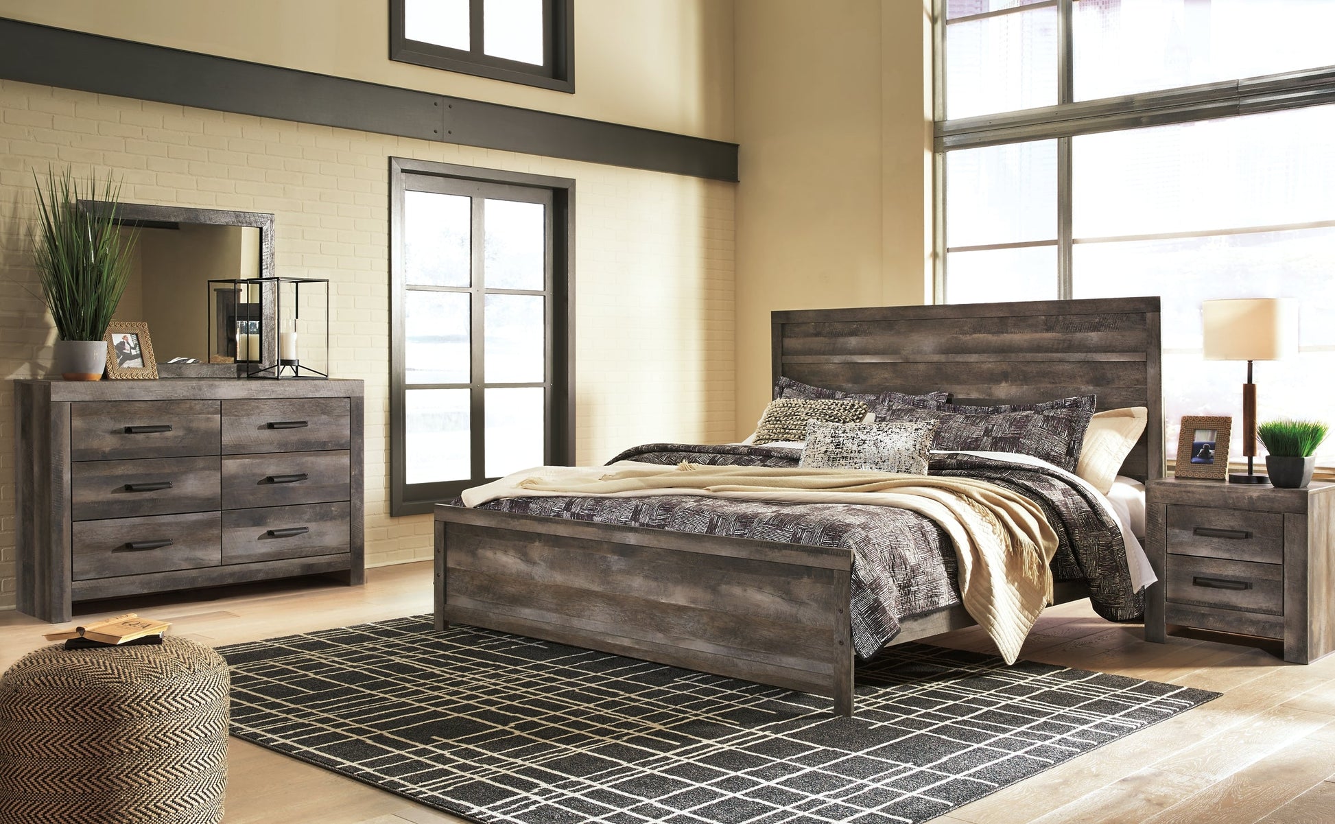 Wynnlow King Panel Bed with Mirrored Dresser and 2 Nightstands Rent Wise Rent To Own Jacksonville, Florida