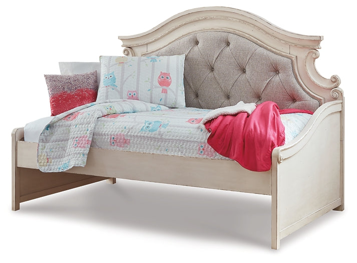 Realyn  Day Bed