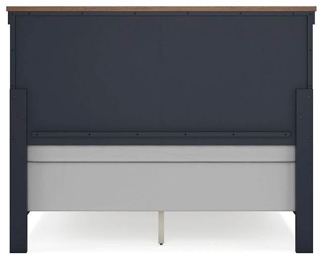 Landocken  Panel Bed With Mirrored Dresser, Chest And 2 Nightstands