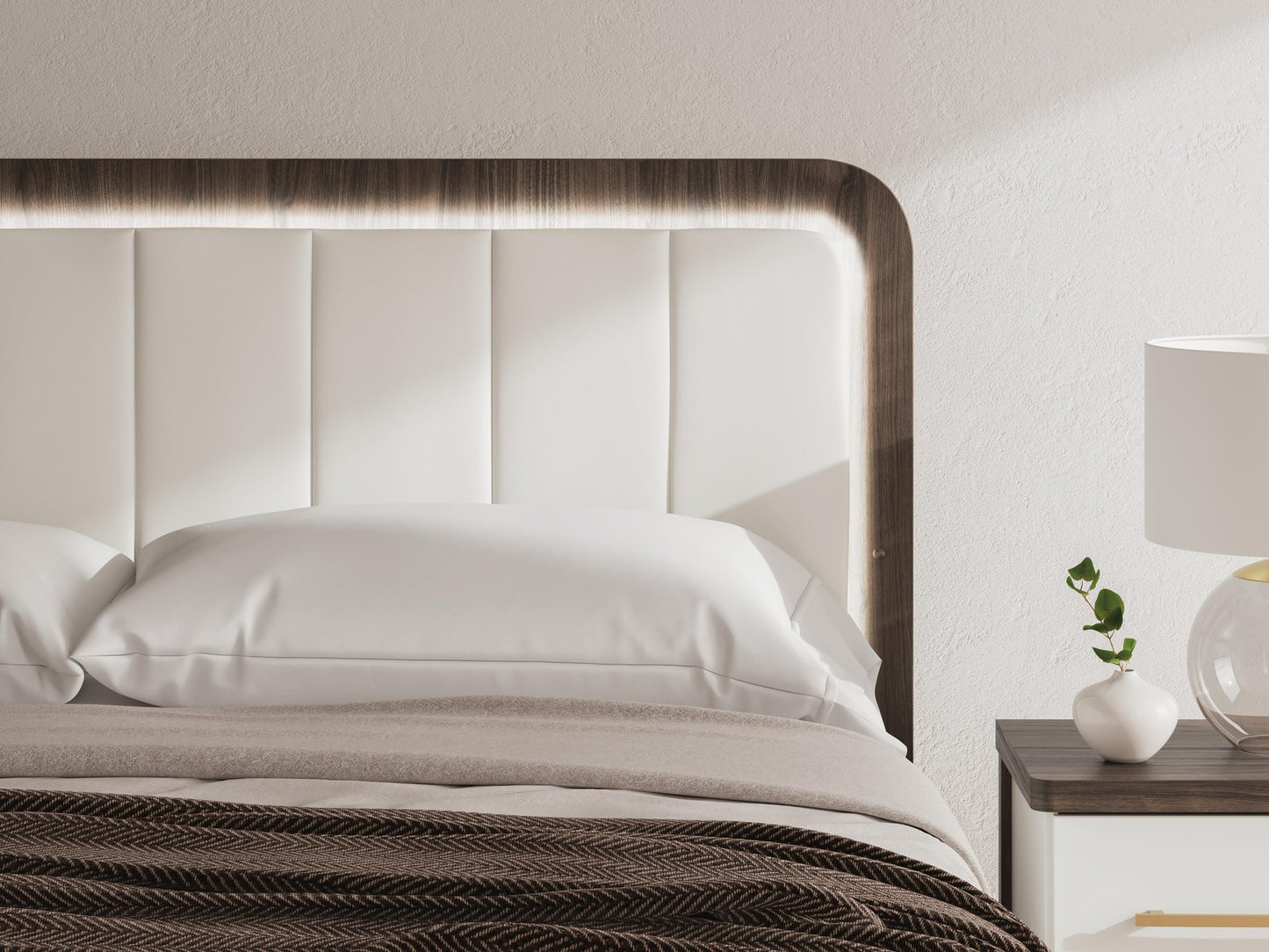 Kendanport  Upholstered Bed