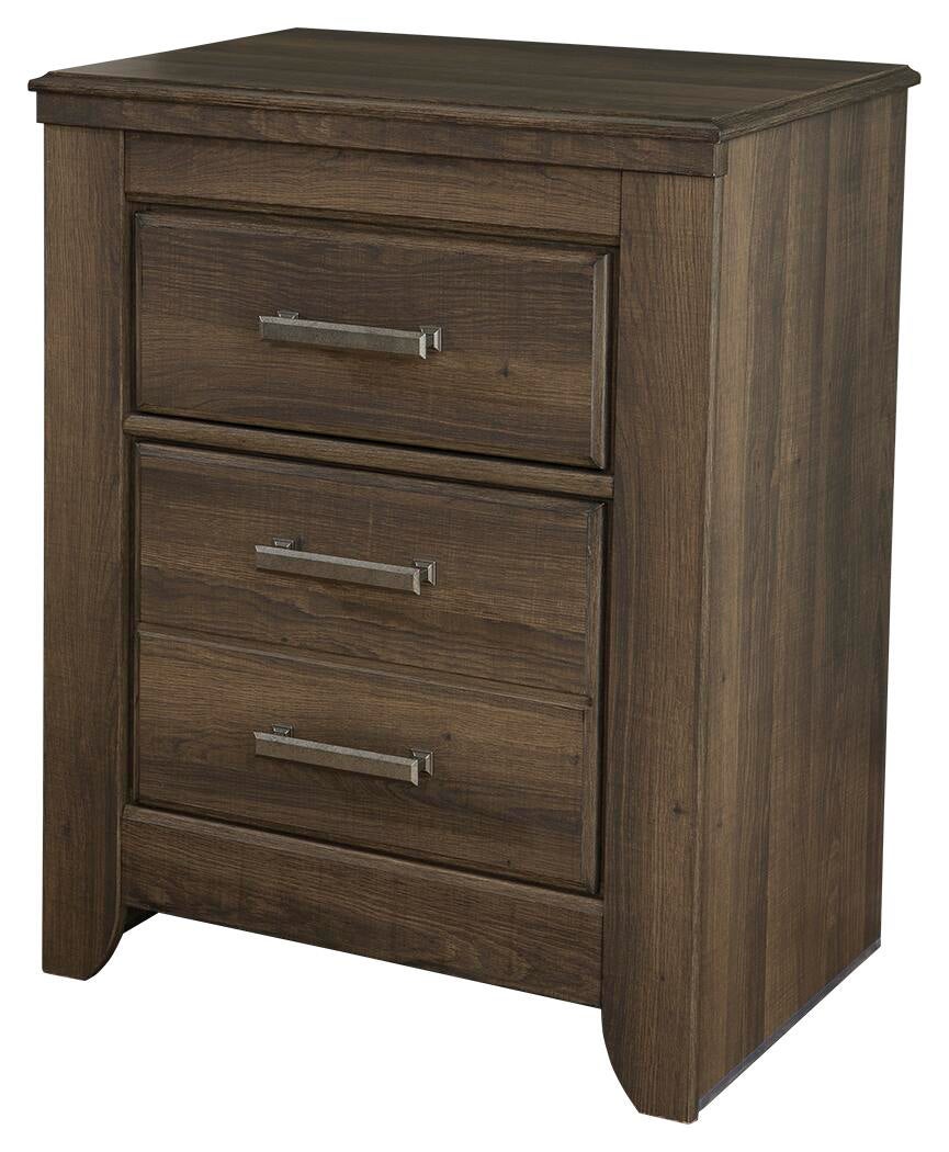 Juararo California  Poster Bed With Mirrored Dresser, Chest And Nightstand
