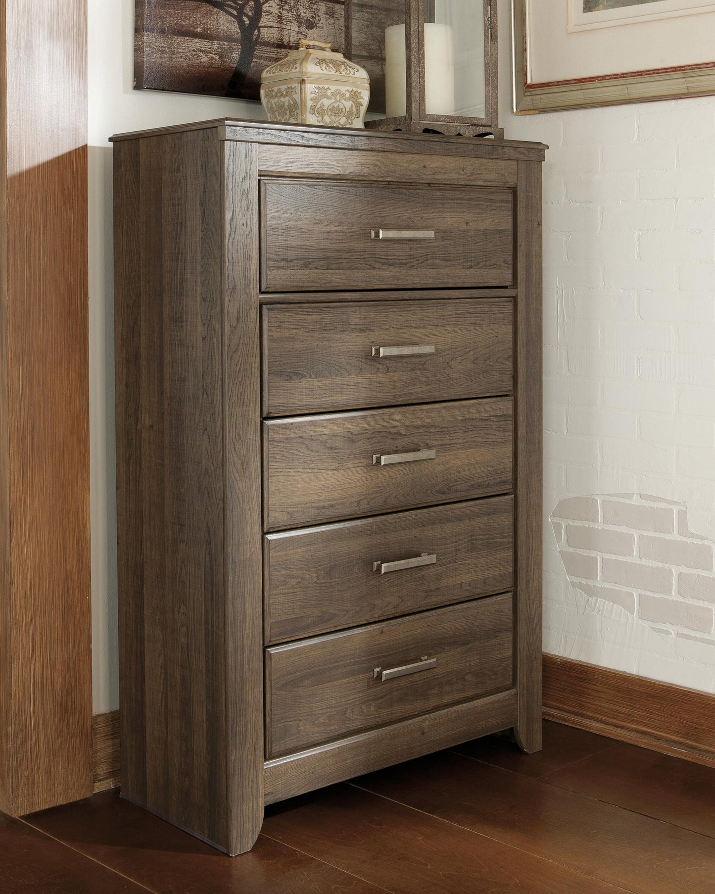 Juararo California  Poster Bed With Mirrored Dresser, Chest And Nightstand