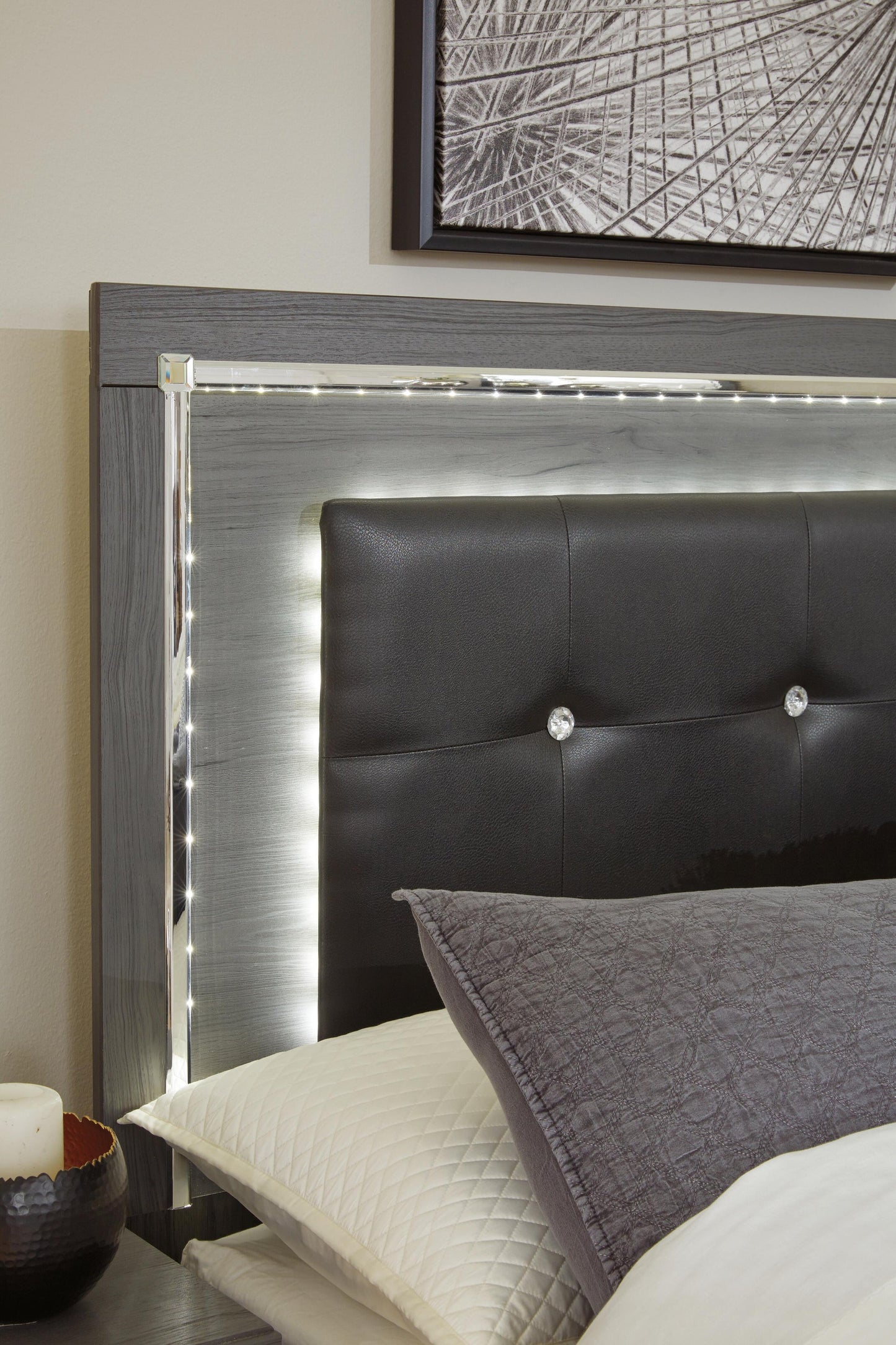 Lodanna  Panel Bed With Mirrored Dresser