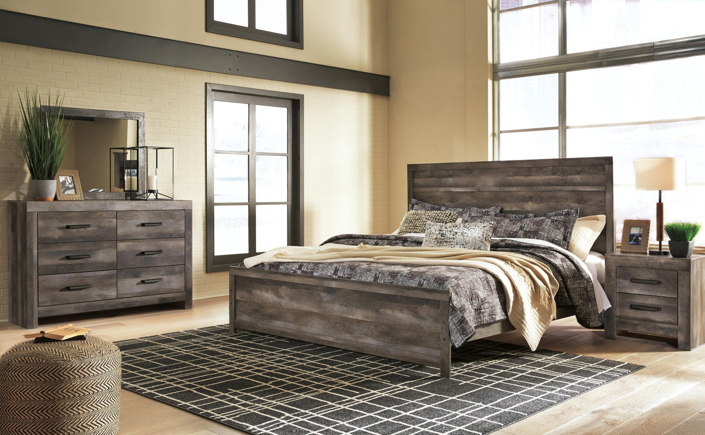 Wynnlow  Panel Bed With Mirrored Dresser