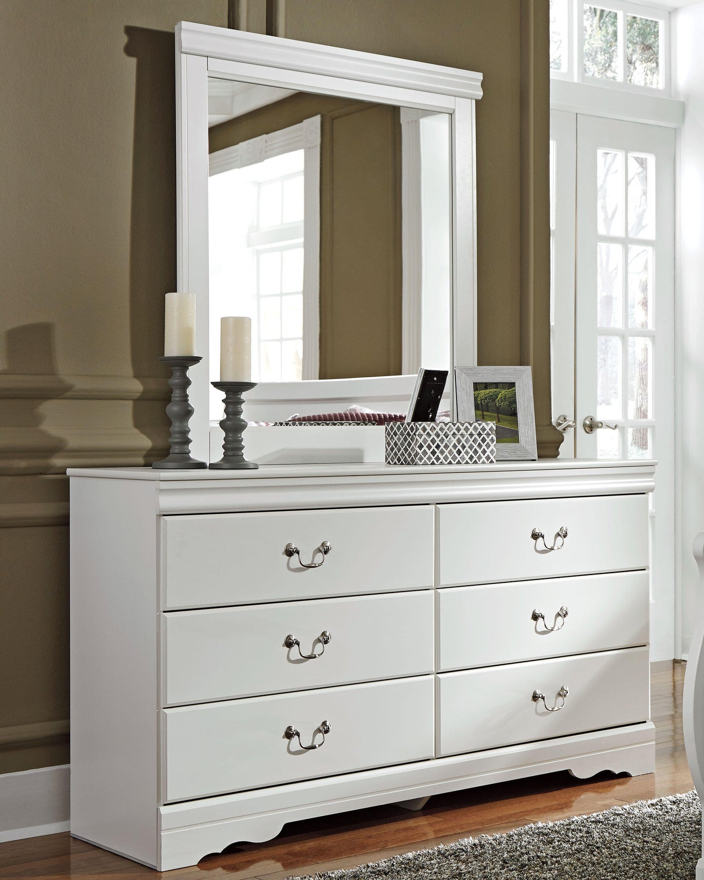 Anarasia  Sleigh Bed With Mirrored Dresser And Nightstand