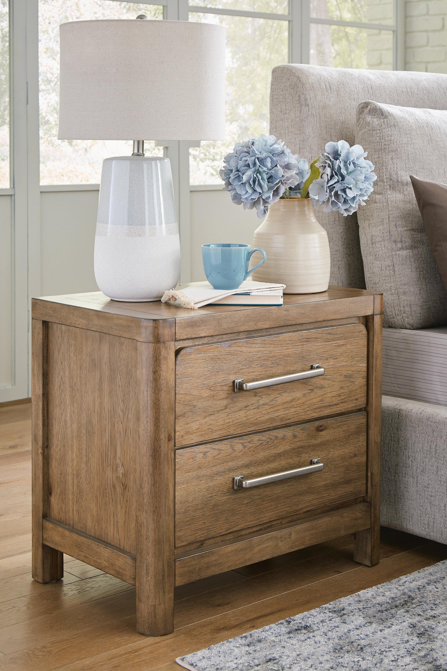 Cabalynn California  Upholstered Bed With Mirrored Dresser And Nightstand