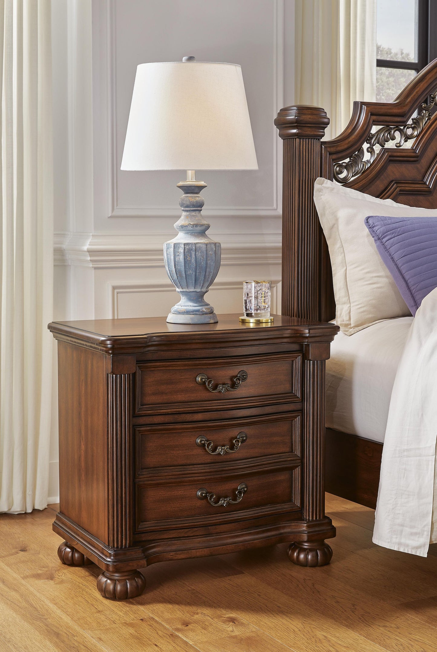 Lavinton  Poster Bed, Dresser, Mirror, Chest And Nightstand