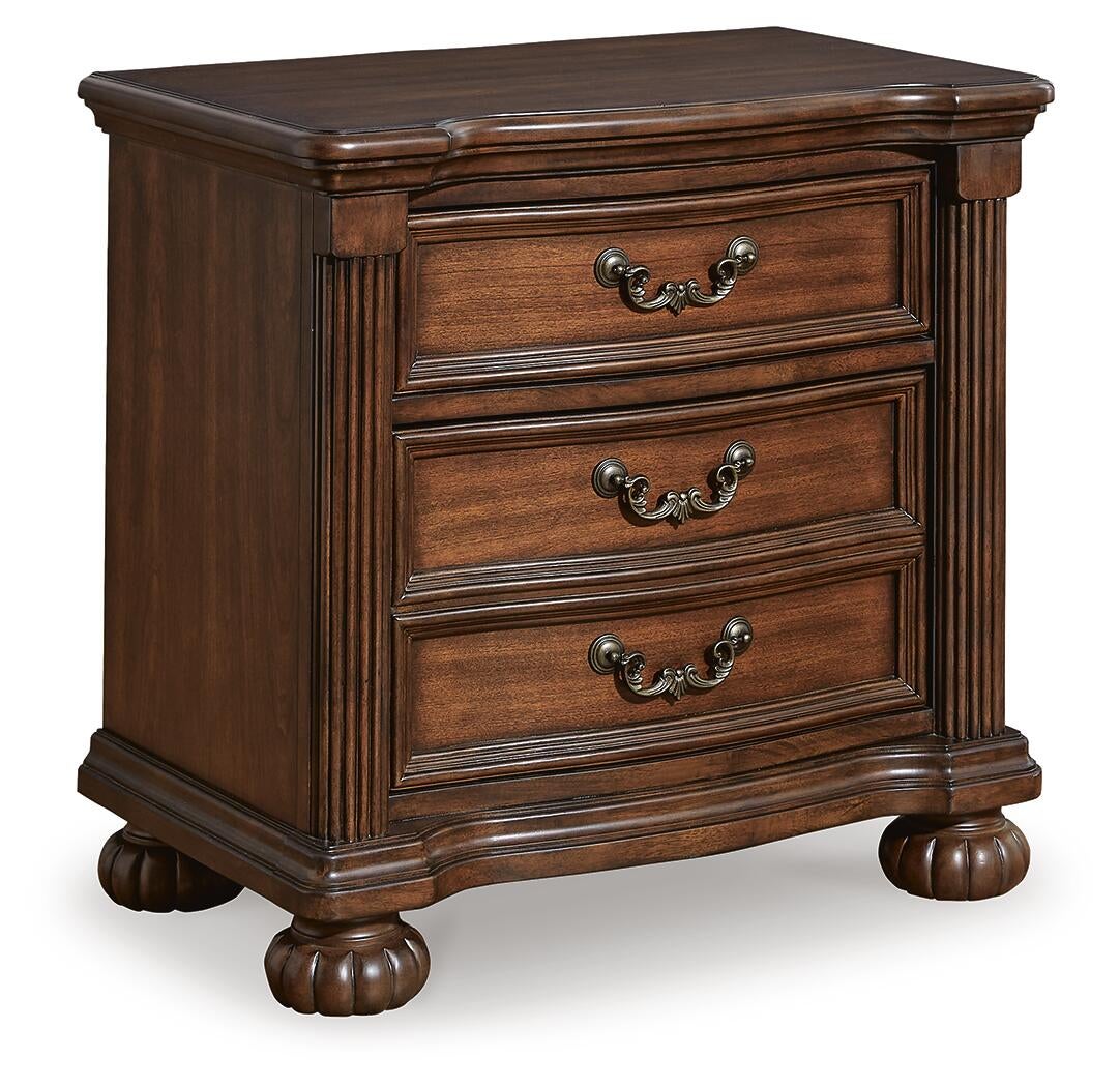 Lavinton  Poster Bed, Dresser, Mirror, Chest And Nightstand