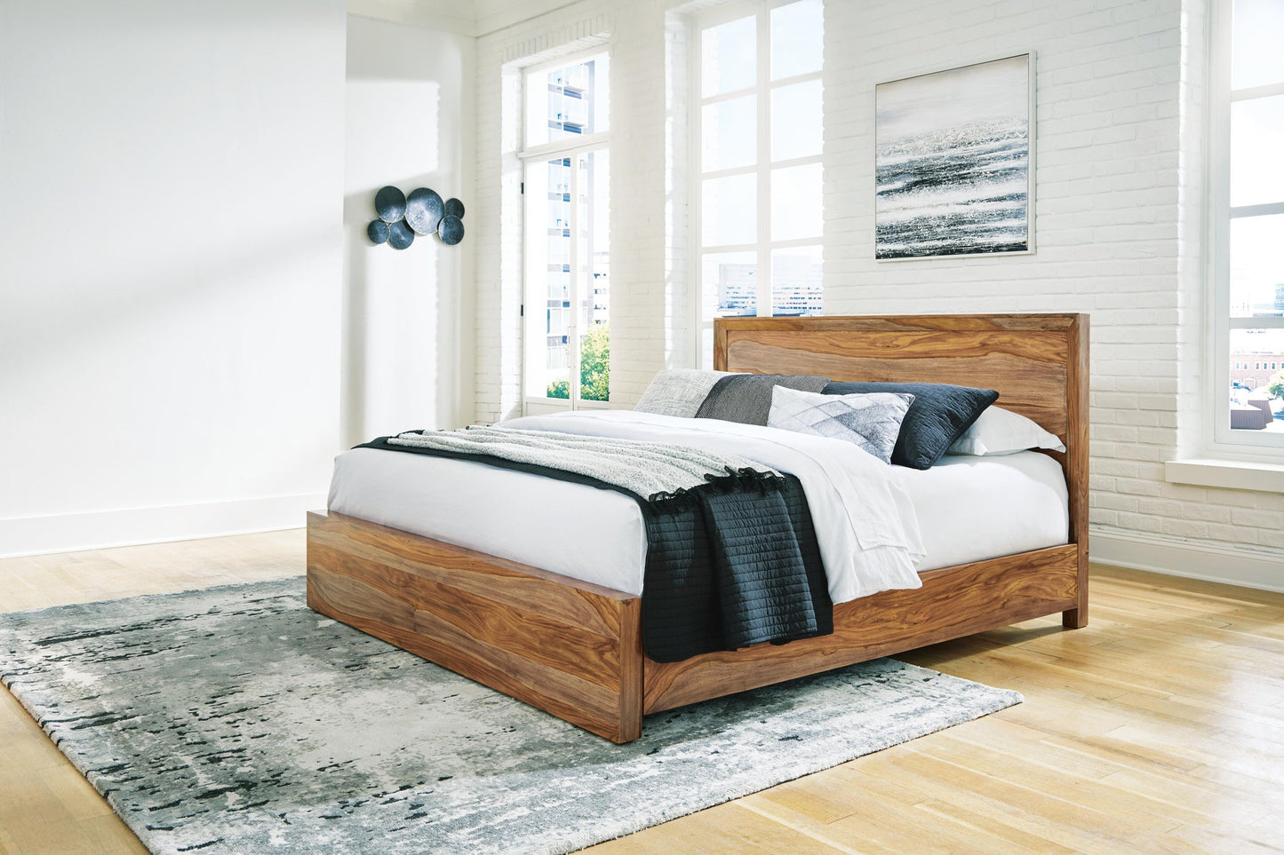 Dressonni California  Panel Bed With Mirrored Dresser