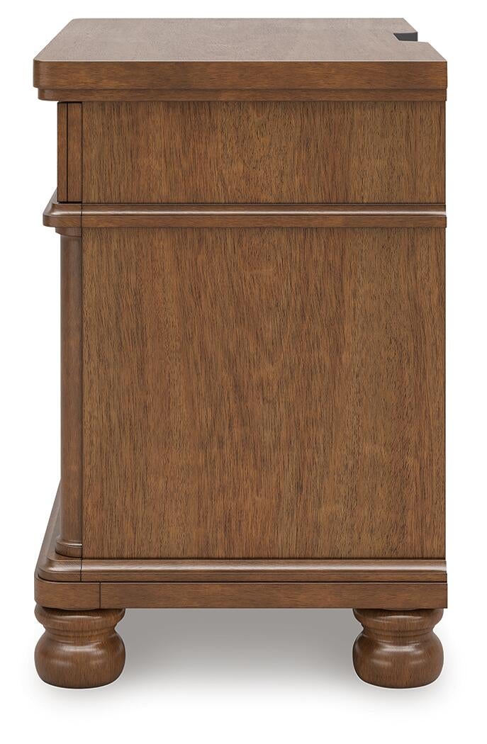 Chadworth  Poster Bed With Mirrored Dresser And Nightstand