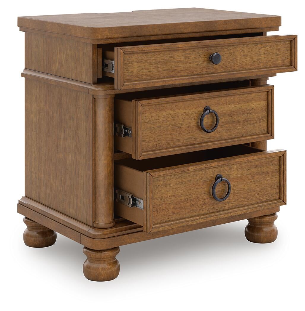 Chadworth California  Poster Bed With Mirrored Dresser And Nightstand