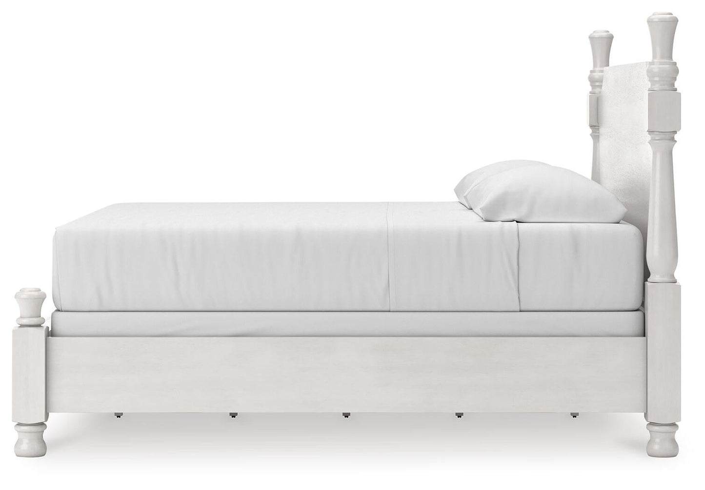 Chadworth  Poster Bed, Dresser And Mirror