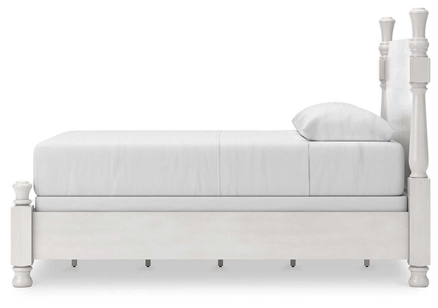 Chadworth  Poster Bed, Dresser And Mirror