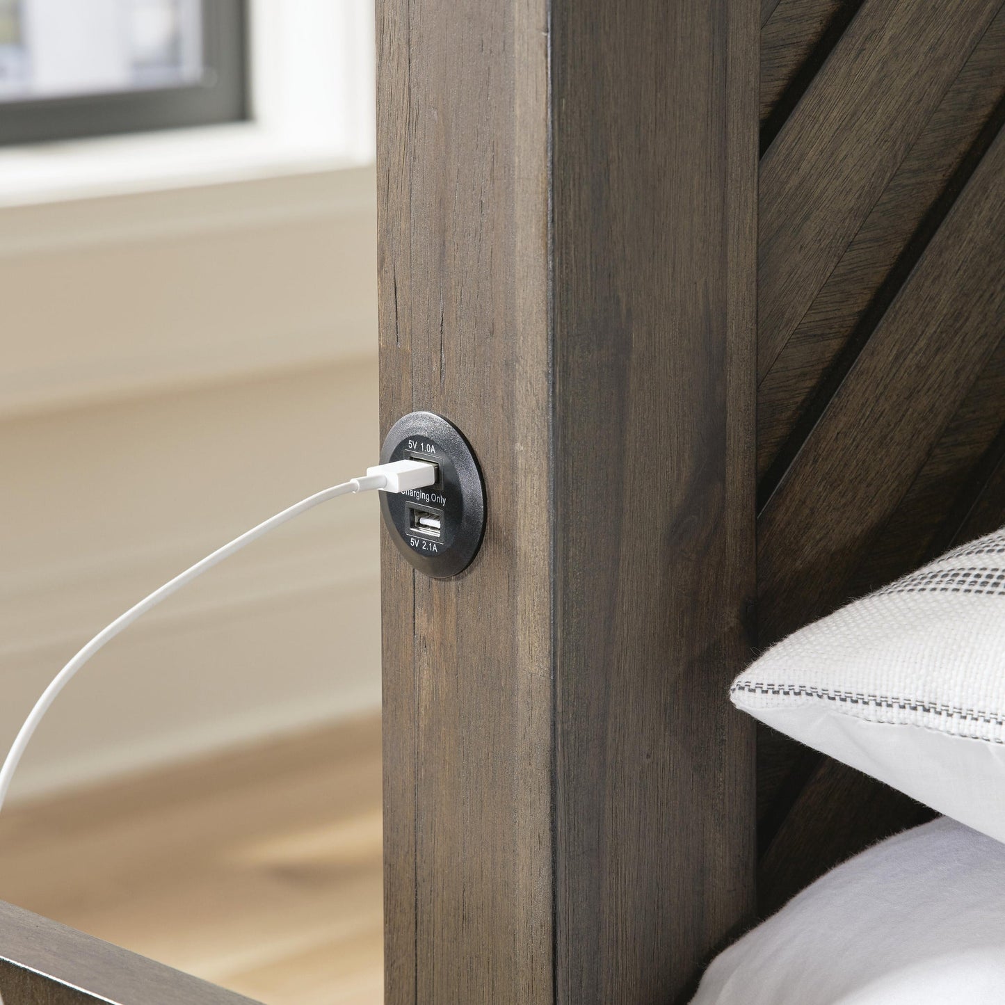 Arkenton  Panel Bed